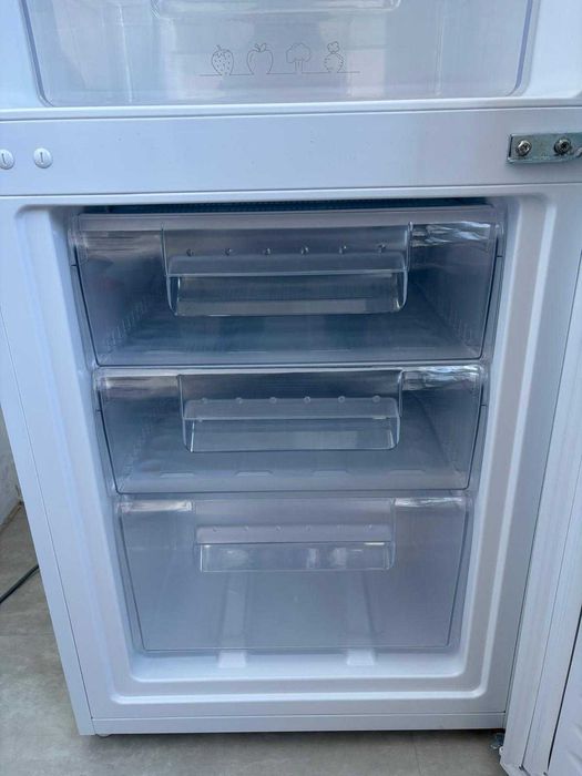 Frigorífico Combinado KUNFT 207L - Branco