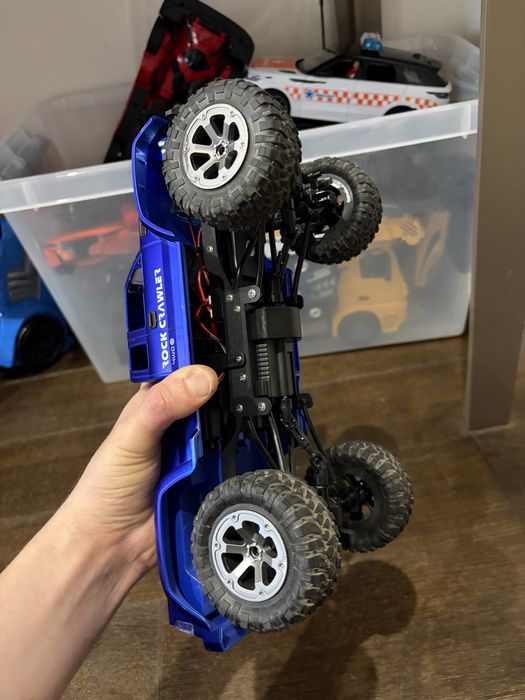 Авто Rock Crawler на радіоуправлінні