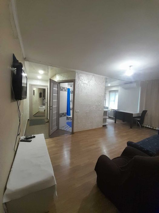 Продаж 2-кімнатної квартири з кухнею-студією, Металургів (213-378-413)
