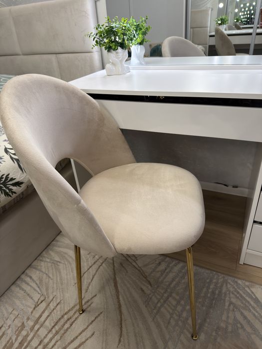 Toaletka z krzesłem