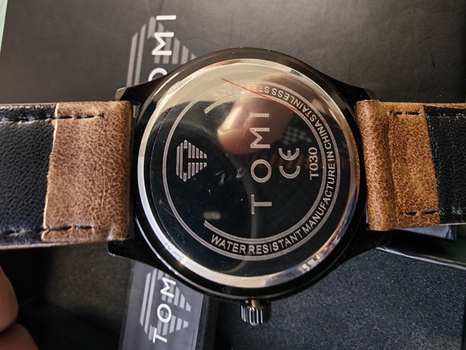 Relógio Tomi  Quartz