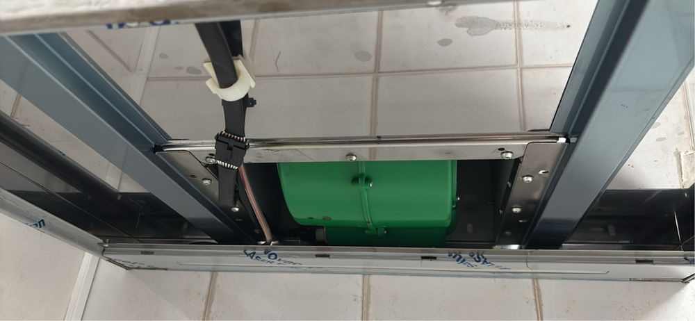 Vendo Exaustor praticamente novo ainda forado com adesivos de compra