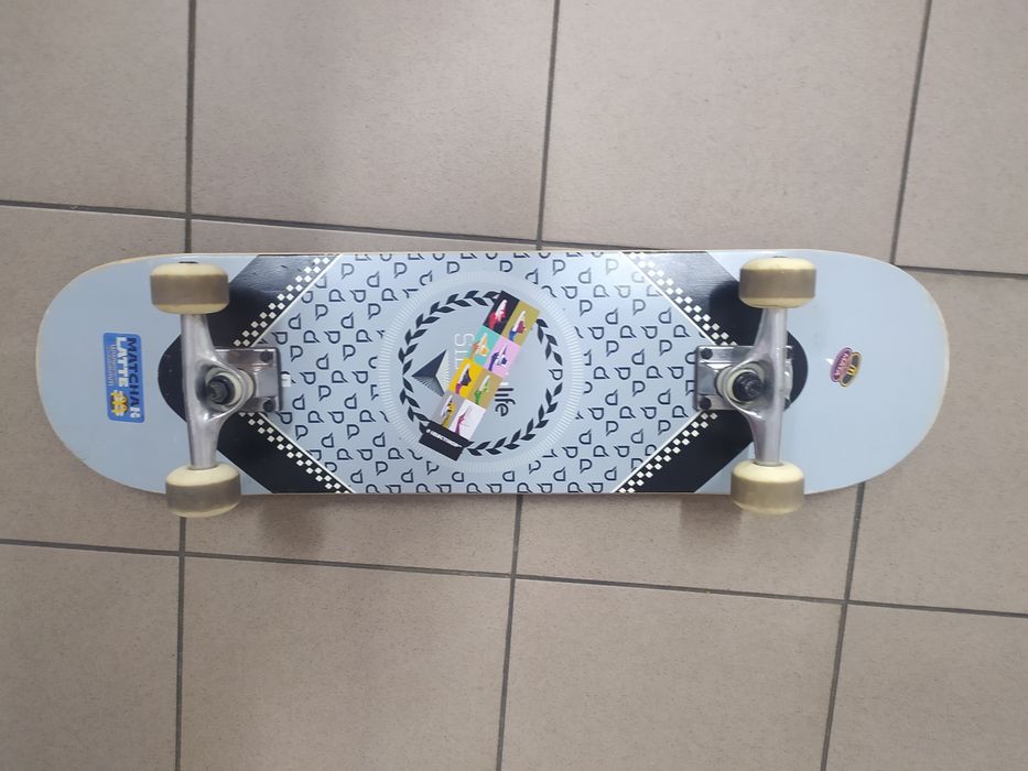 Deskorolka do jeżdzenia.