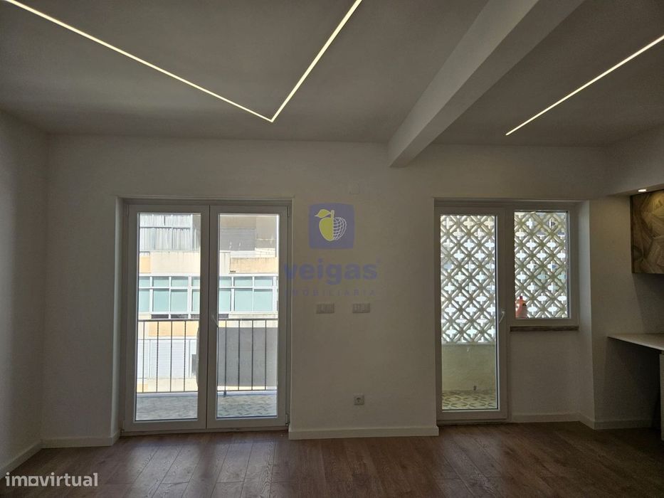 Apartamento T2+1 Central na Venteira, Amadora em Renovação Total