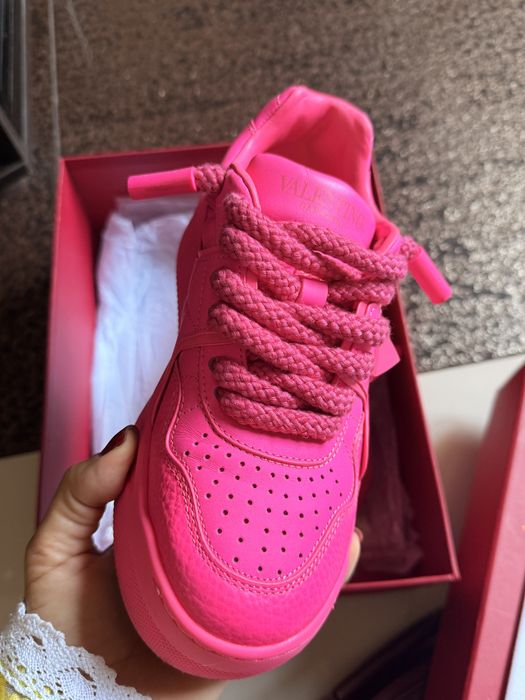 Шикарні кросівки Valentino