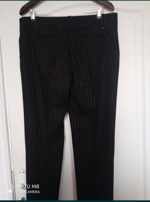 Сучасний класичний брючний костюм.