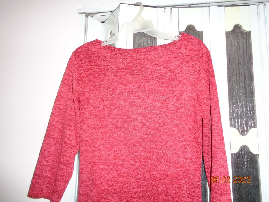 Sprzedam sukienkę z dzianiny.