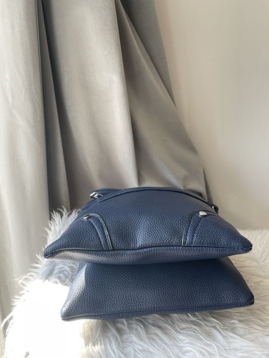 Nowa granatowa listonoszka