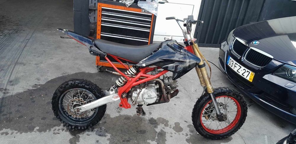 Vendo pit bike .