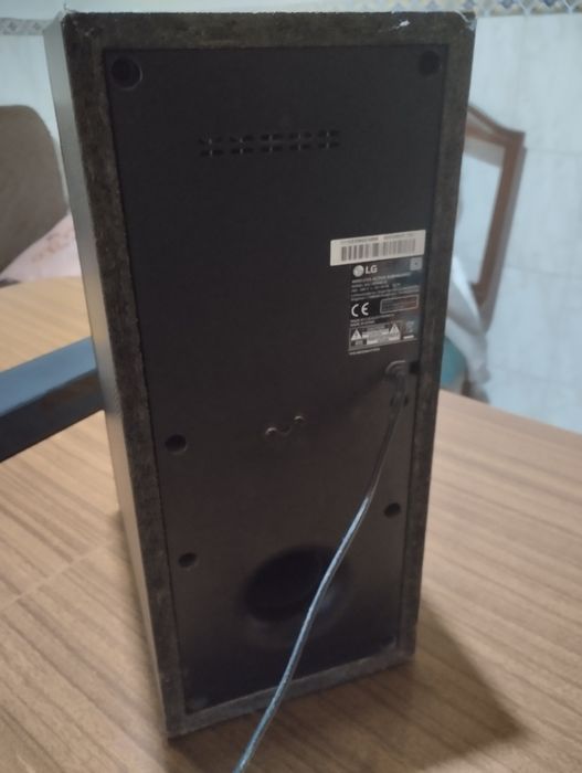 Vendo sistema de som  LG com marcas de uso porém nada partido e tudo o