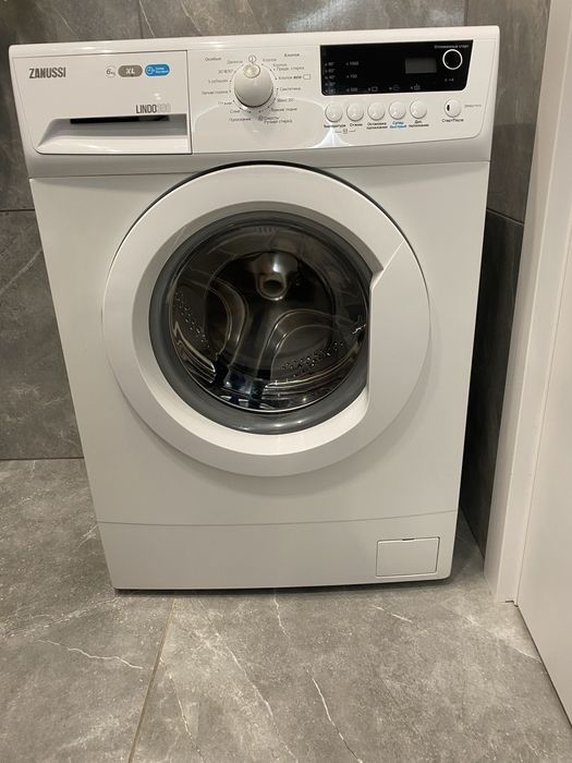 Продам пральну машинку Zanussi Lindo 300