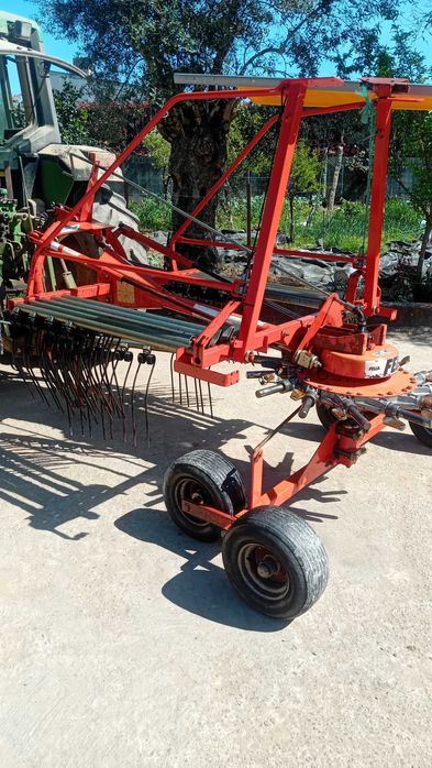 Juntador feno Fella 425