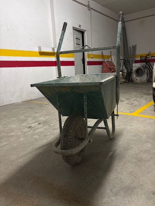 Carinho de mão. Para grua. Ou quinhcho