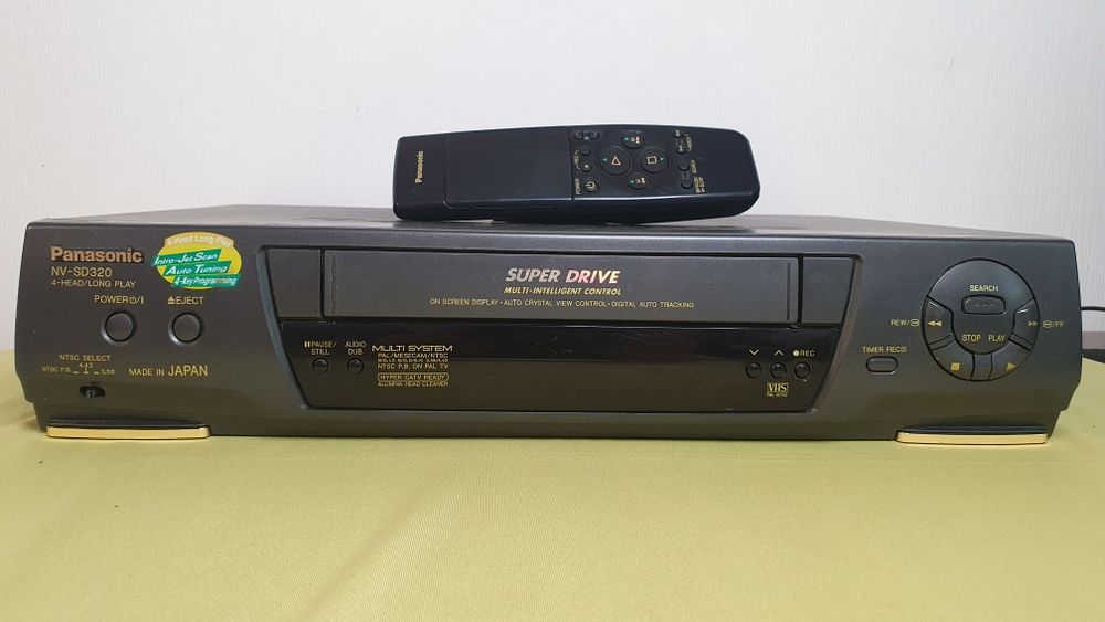 Відеомагнітофон  Panasonic NV-SD 320 AMJ та DVD  програвач LG DVX  556 KH ( плеер)