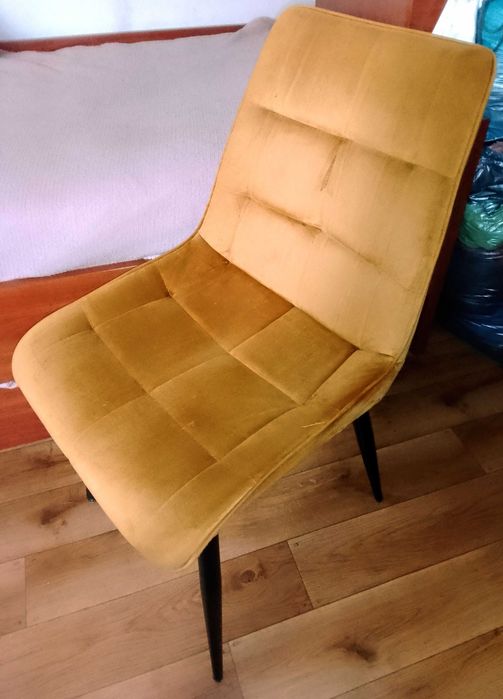 Krzesło tapicerowane kolor musztardowy