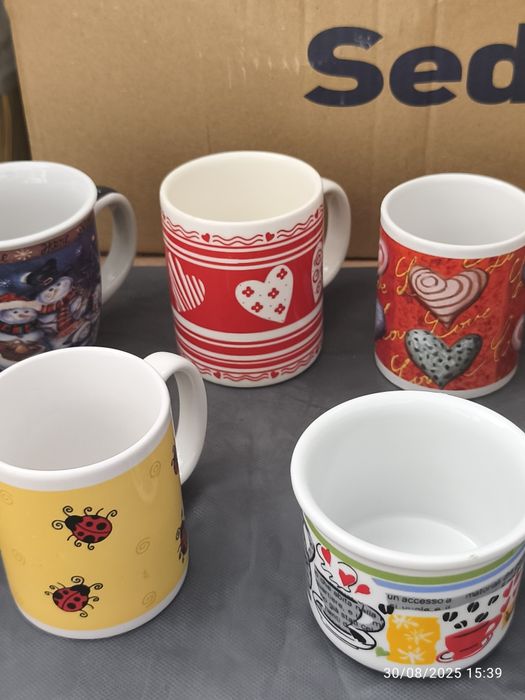 Canecas com vários desenhos