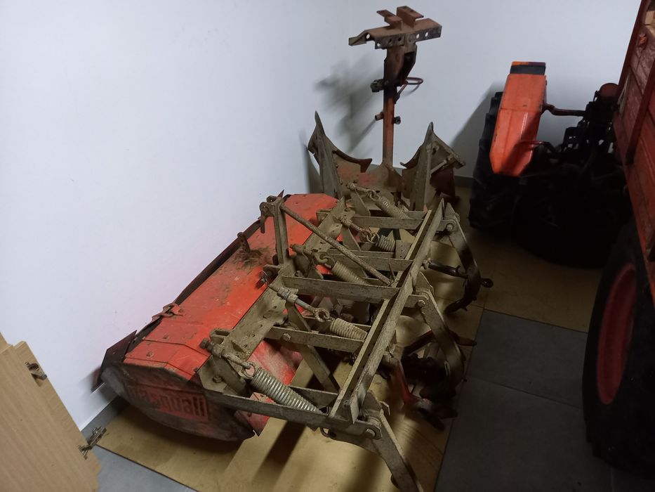 Trator Pasquali 956 com  alfaias