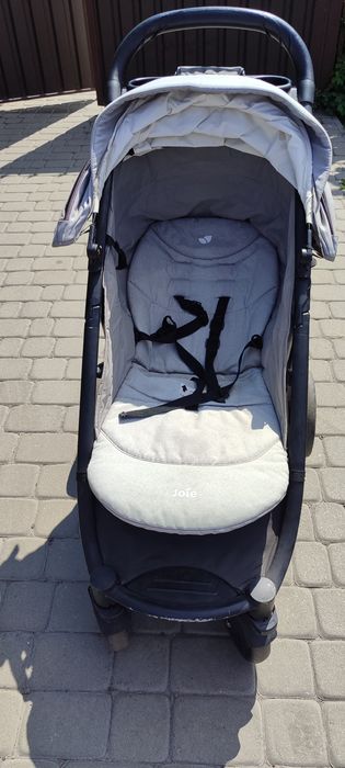 Дитяча коляска..