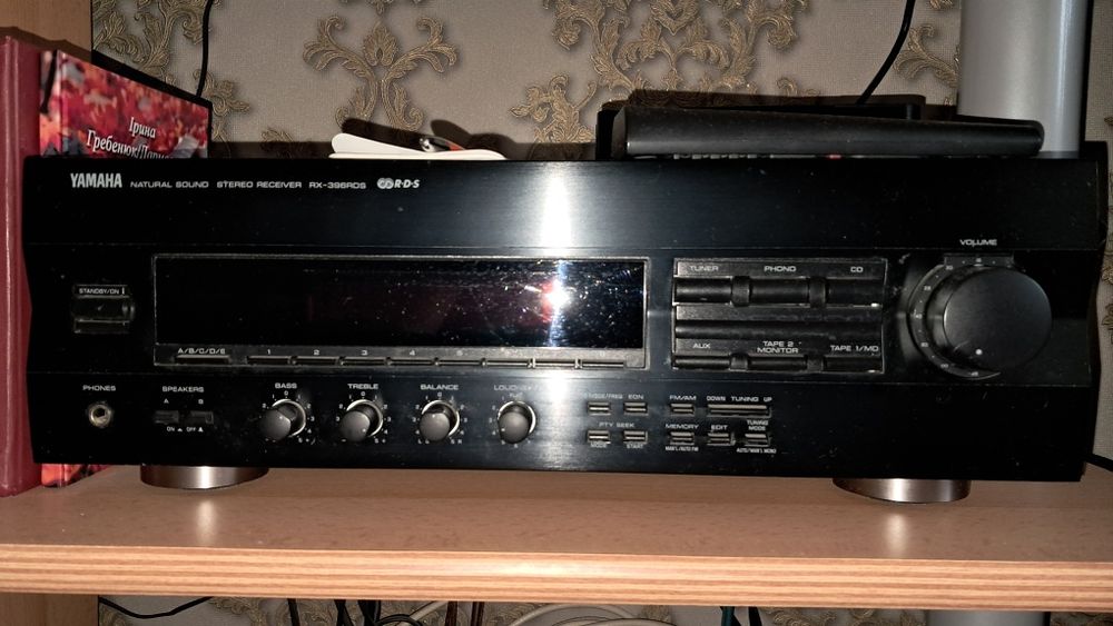 Музикальний центр YAMAHA  12000 грн  и колонки JBL