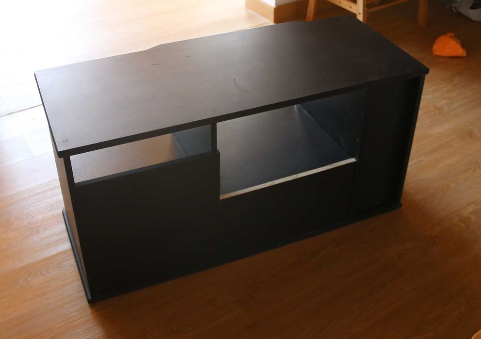 Móvel de TV - Preto com 2 portas em vidro (em bom estado)