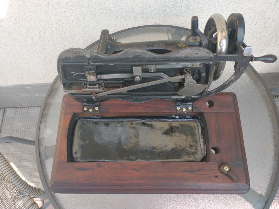 Продам швейная машинка SINGER 1890 год: 1 900 грн
