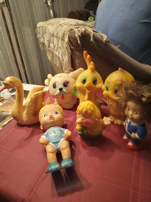 Мягкие игрушки для детей и куколки