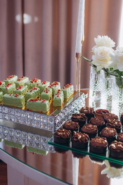 Оренда стола для кенді бару + посуд для кенді бару