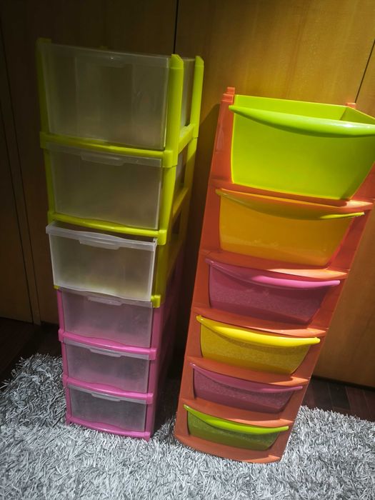 Gavetas de arrumação em plástico (2 módulos de 6 gavetas)