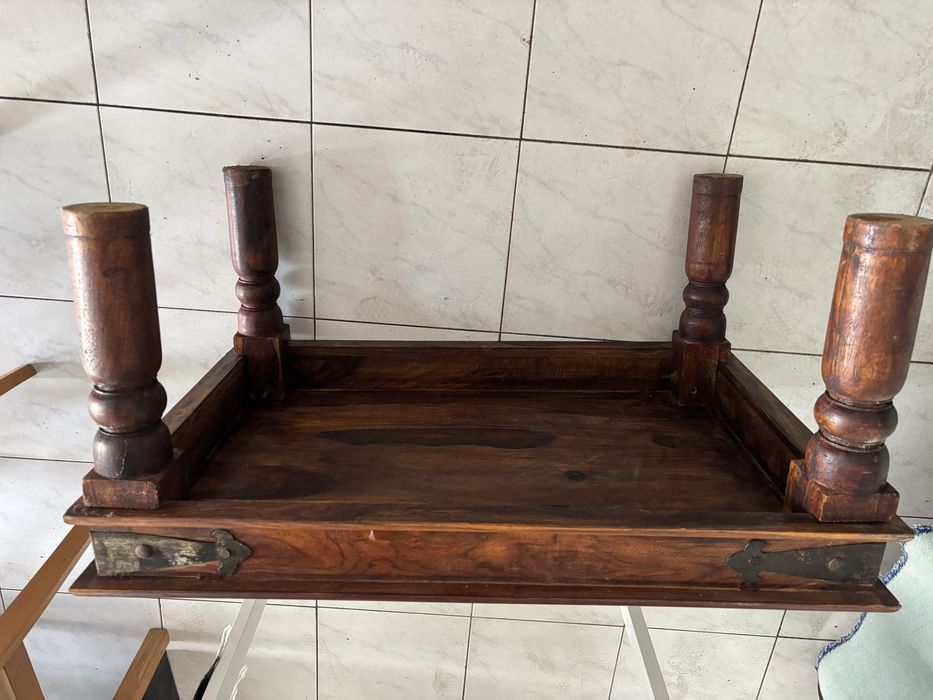 Mesa de centro 0,60cm por 0,80cm em bom estado