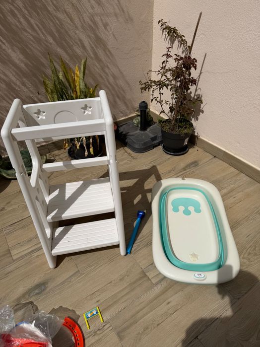 Conjunto para bebe : banheira portatil e escadote de atividades
