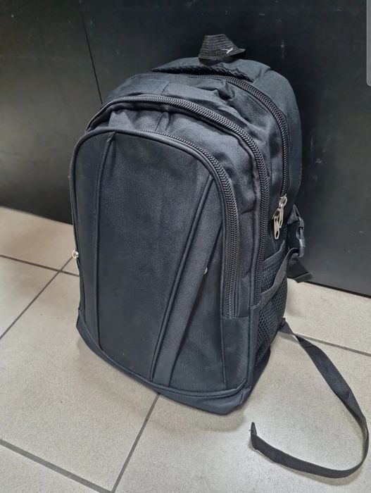 Nowy duży plecak czarny
