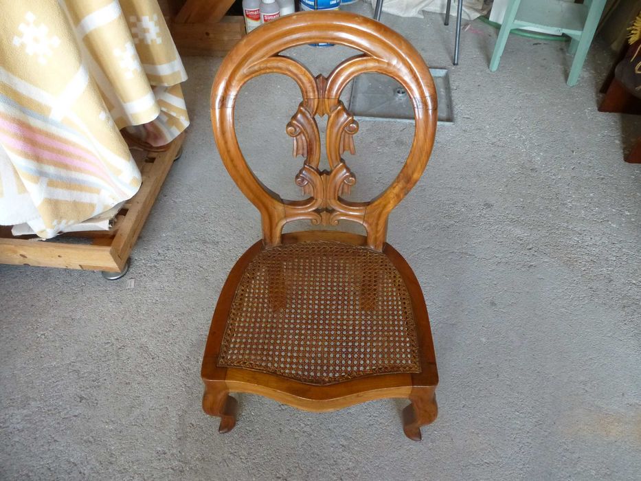 Cadeirinha antiga de costura