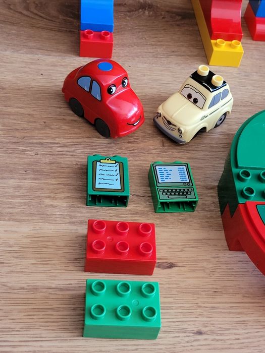 Klocki Lego Duplo  - Tor wyścigowy, klocki dla maluszka - rozbudowany zestaw, zabawki