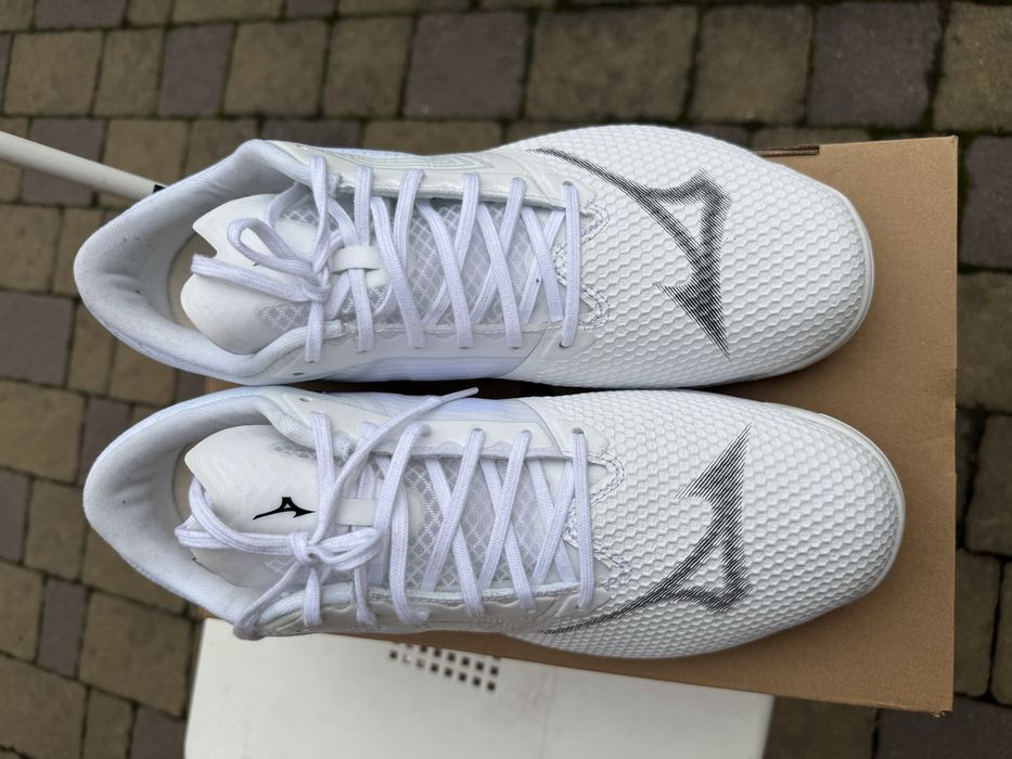 Кросівкі нові  Мізуно