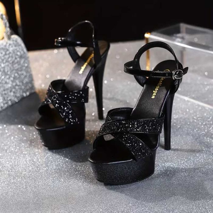 Стильні жіночі босоніжки на високій платформі на підборах