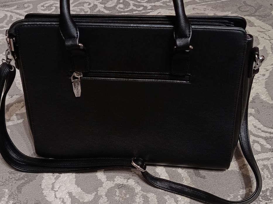 Чорна сумка жіноча