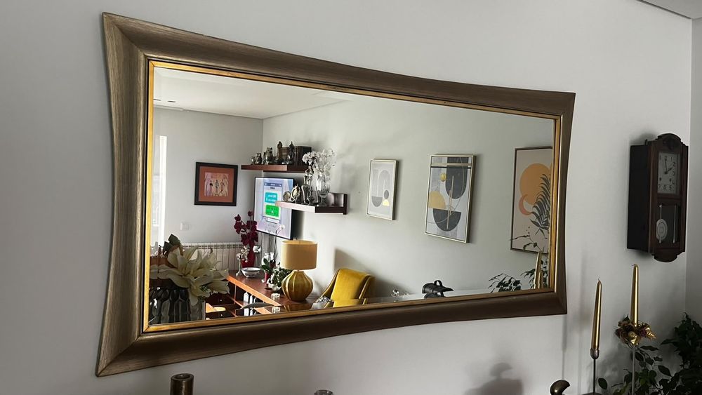 Espelho de sala dourado