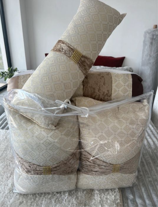 Edredão com alicacões em veludo e lurex + 2 almofadas + 1 travesseiro