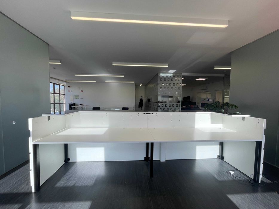 Balcão Branco para espaços comerciais