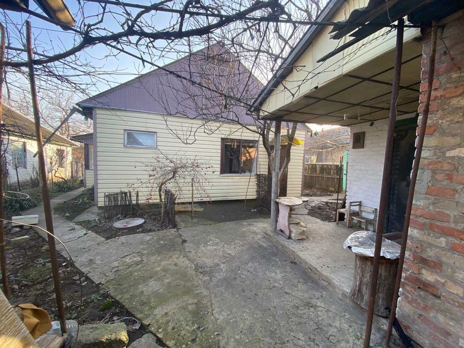 Цегляний будинок з гаражем, 6 соток, в районі Казбету