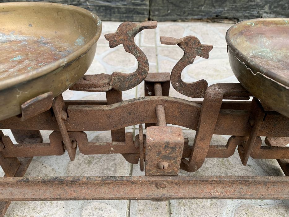 Piękna stara waga szalkowa