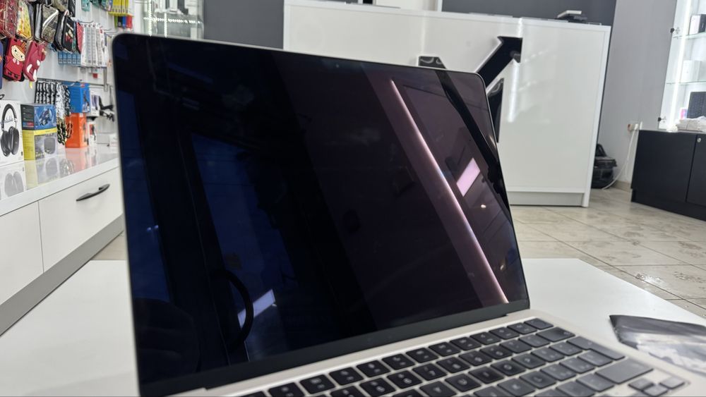 MacBook Air 13 13.6” M2 2022 16/512Gb Statlight Без Блокувань 699€