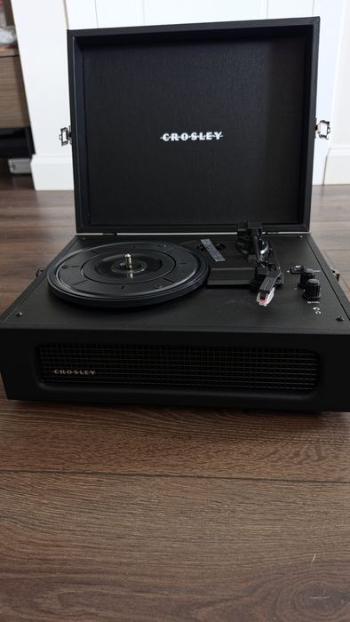 Вініловий програвач Crosley Voyager Black (CR8017B) з Bluetooth, програвач вінілових дисків