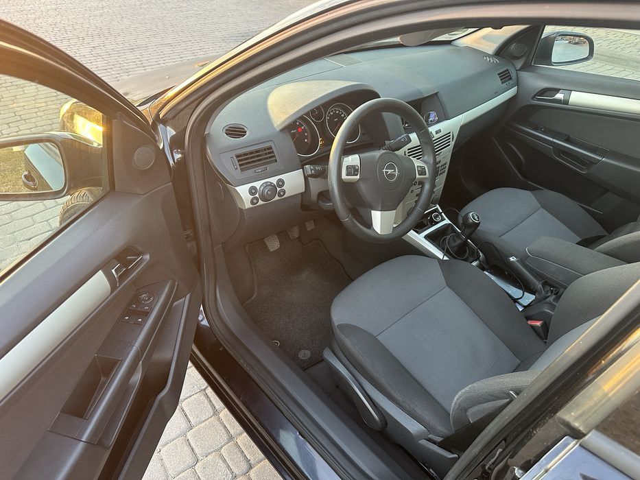 Свіжопригнаний автомобіль …