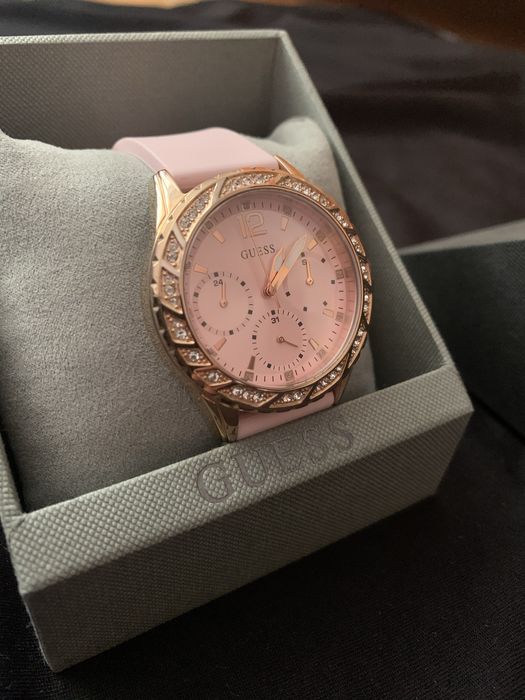 Годинник Guess