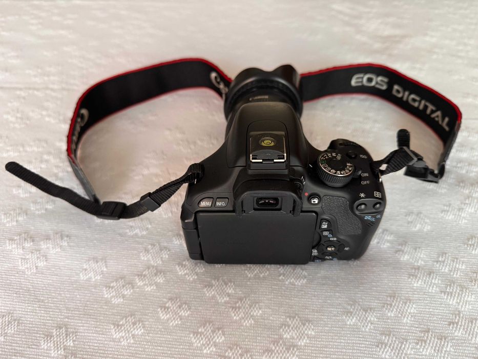 Vendo Canon EOS 600D e lente EF-S 18-55mm