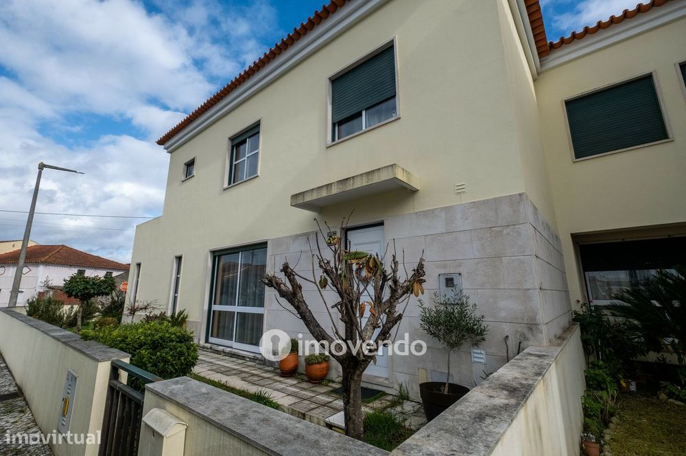 Moradia T3 mobilada e equipada, com garagem e jardim, na Mealhada