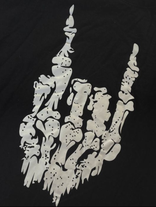 czarny luźny t-shirt z nadrukiem