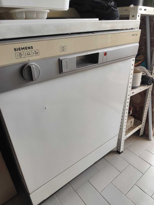 Máquina de lavar Loiça semi-encastre - Siemens / Lady 130