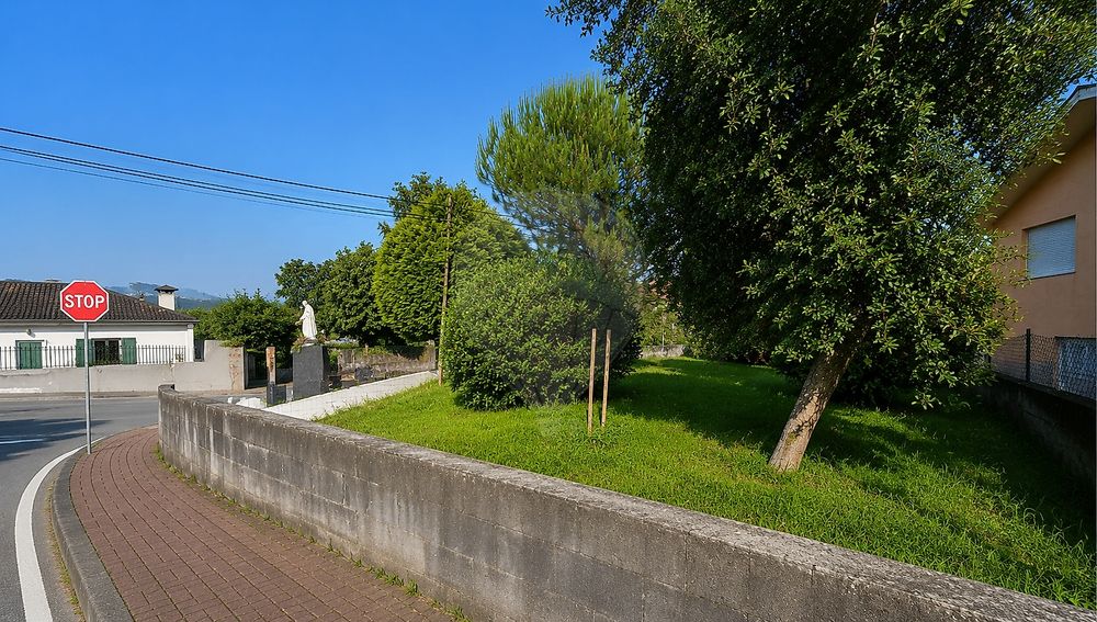 Vendo terreno urbano com 2 frentes
